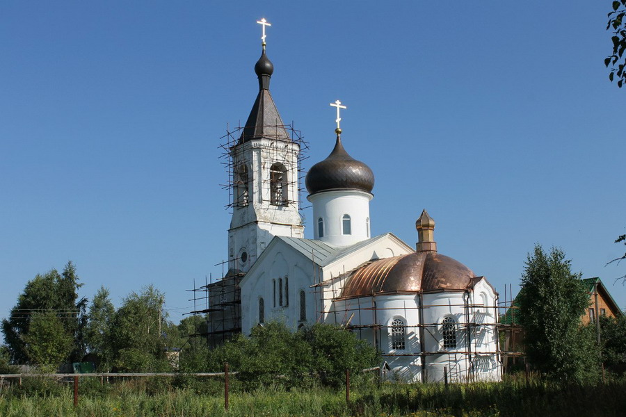 Каменный храм свт. Николы в селе Устьяново сегодня