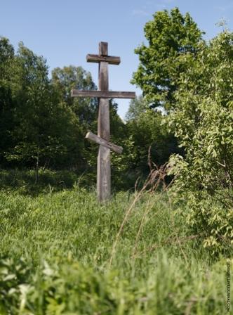 Как и во многих других местах такого плана, в Улангере стоит крест