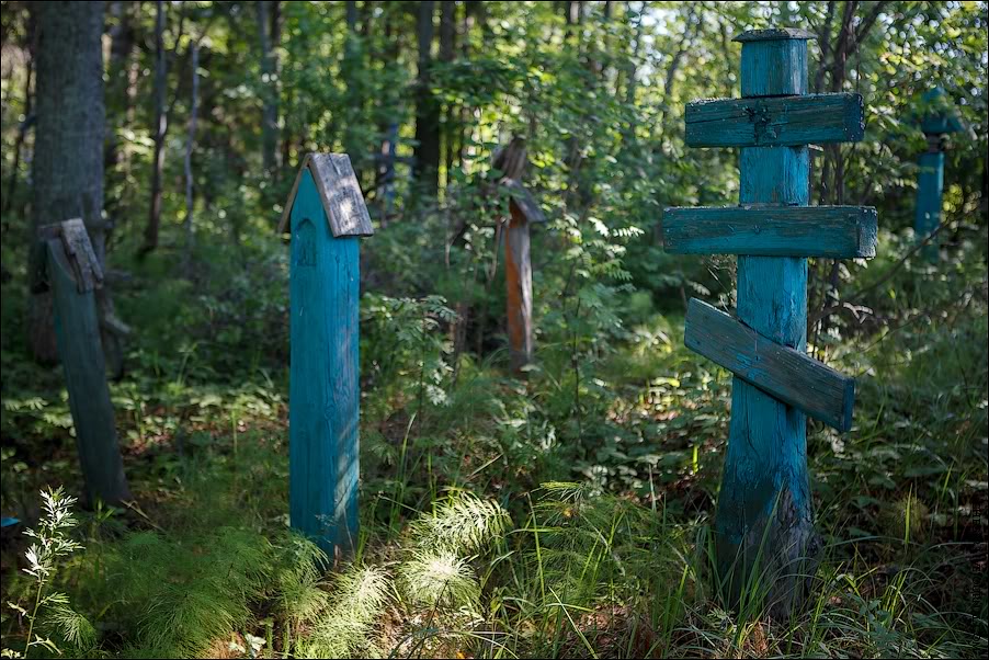 Сейчас от него осталось только кладбище на берегу ручья